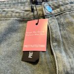 Pretty Little Thing Petite Green Cargo Pants Wide-Leg Design Photo 4