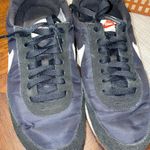 Nike womans size 9.5  black daybreak tennis shoes Photo 1