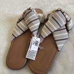 Old Navy New  padded soft twist flat sandals, women size 7 Photo 7