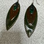 Metal multicolor glossy peacock feather dangle earrings Green Photo 1