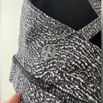 Lululemon  Energy Bra Criss Cross Back Power Luxtreme Ripple Jacquard Black White Photo 7