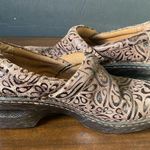 Born concept B O C  WOMEN'S sz PEGGY CLOG BROWN TOOLED LEATHER SLIP ON Photo 3
