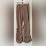 Alo Yoga  Ruched Soft Sculpt Pant in Taupe, Size Large Long 33" inseam Photo 5