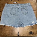 Pretty Little Thing Woman’s PLUS LIGHT BLUE WASH HIGH WAISTED FRAYED DISTRESSED HEM SHORTS Size 24 Photo 8