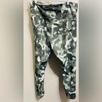 Athleta  Lightning Stash Pocket Camo‎ 7/8 Tight Super Sonic Mountain Olive.  1X Photo 1