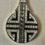 Heidi Daus “Chinoise Chic” Reversible Pendant Necklace – Swarovski Crystals & Bo Gold Photo 2