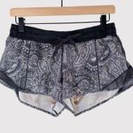 Lululemon Women Shorts Black Lululemon Hotty Hot Paisley Stretch Athletic Size 6 Photo 1