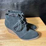 Toms Hyde Black Suede Lace Up Ankle Wedge Boots Size 7.5 Photo 1