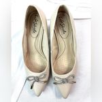 Life Stride  7.5 Cream Heels with Silver Bow Photo 2