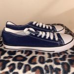 2000s skater style navy blue canvas low top sneakers Size 8.5 Photo 2