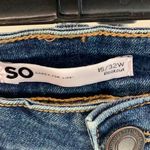 SO  distressed boot cut jeans Photo 3