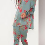 Pretty Little Thing 2 piece floral silk oversized blouse cigarette pants 2 & 0 Photo 1