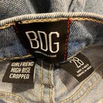 BDG  light wash girlfriend high rise cropped 28. Photo 3