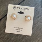 Versona Pearl Earrings Photo 2