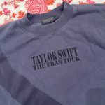 Taylor Swift blue crew neck Photo 1