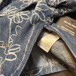 Lulu’s medium wash embroidery denim Crop Top size L NWT White Size L Photo 6