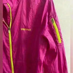 Marmot ‎ women’s fuschia zip up lightweight rain jacket. Medium Photo 1