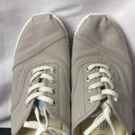 Toms  WO SIZE 8 SLIP ON MULES TAUPE GRAY  COLOR WHITE  LACES GOOD CLEAN CONDITION Photo 4