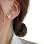 Bee Earrings bee Pearl stud Earrings Gold Photo 1