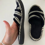 Isotoner EUC | women’s solid bottom slippers — size 7.5-8 Photo 4