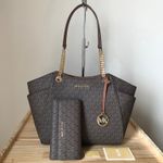 Michael Kors Purse & Wallet Photo 0