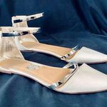 Daisy Fuentes  Lillian Flats Photo 0