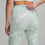 Lululemon Swift Speed High-Rise Crop 21 Reverberate Chevron Jacquard Silver Blue White Photo 4