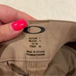 Oakley NWT albatross capri pants size 6 women’s Photo 2