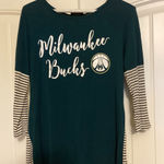 Nba Milwaukee Bucks Gameday Couture Top Xtra Small XS Dark Green Striped Sleeves  Photo 0