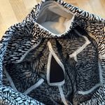 Athleta Mid-Rise Ultimate Stash II Textured 7/8 Printed Capri Tight Legging, M Photo 8