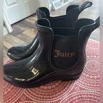 Juicy Couture  Size 8 Womens Black Gold Sparkle Ankle Rain Boots Pull On Photo 2