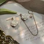 White Rose Whispers – Mismatched Earrings with Dainty Pearl Chain new Gold Photo 1
