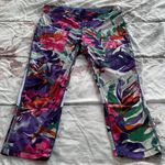 Roxy Floral Multicolored Adjustable Waist Back Pocket Capri Leggings, size L Photo 6