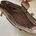 Michael Kors Kellen Taupe Gray Shoulder Bag Gold Hardware EUC. Photo 6