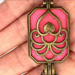 Pink heart box pendant on brass tone chain Photo 7