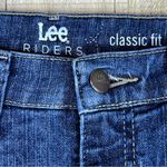 Lee  Riders Size 8 Classic Fit Medium Rise Straight Leg Blue Wash Jeans 5 Pockets Photo 7