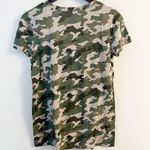 Susina Green Camo Print Short Sleeve lightweight Basic Tee Sz Small NWT Photo 6