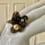 Faux pearl flower cluster cocktail ring Photo 3