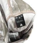 Balance Athletica /Vitality Rider Shorts in sea salt Size
Medium Photo 9