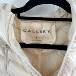 Gallery  Hooded Packable Sustainable Down Feather White Puffer Jacket Size Small Photo 2