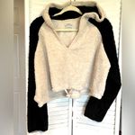 Urban Outfitters Tilly Cozy Faux Fur V Neck Cropped Hoodie Size Small teddy bear Photo 2
