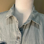 Old Navy  Classic Chambray Light Denim Button Down Long Sleeve - size small Photo 2