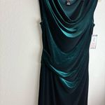 Jessica Howard : Elegant Emerald Green Velvet Dress Photo 3