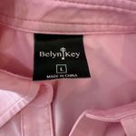 Belyn Key Women's Pink V Photo 2