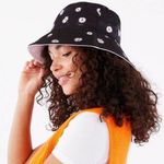 Alice + Olivia NWT  Reversible Daisy Bucket Hat Navy & White Floral 90s Y2K Vibes Photo 0