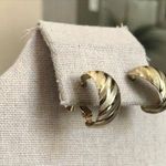 Vintage Swirls Print Clip On Earrings
Preowned good condition no flaws Photo 0