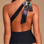Lulus  Alicialyyn Black One shoulder bodysuit size large Photo 3