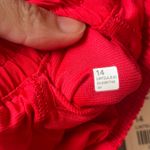 Lululemon  Hotty Hot Low-Rise Lined Short 2.5" Lulu Red Size 14 Photo 4