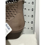 Zigi Soho Woman’s Nwt Ankle Boots Back Zip Taupe 8.5 Photo 4