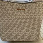 Michael Kors NWT Jet Set Travel Large Logo
Messenger Bag Photo 10